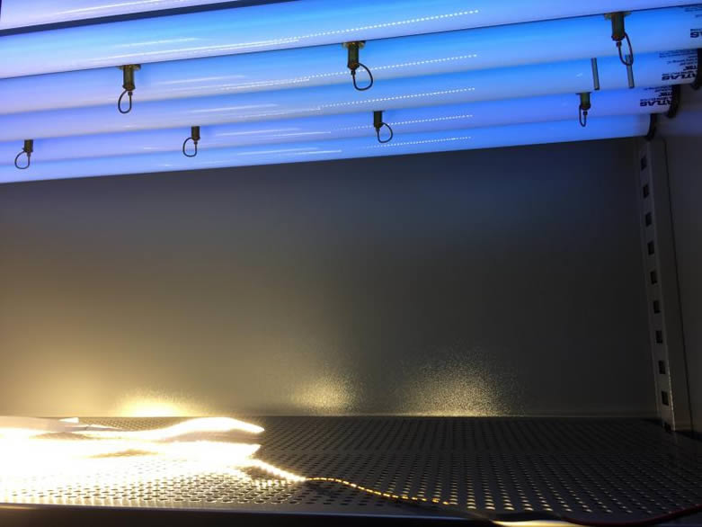 耐氣候紫外老化測試箱標準型和平鋪式的區別